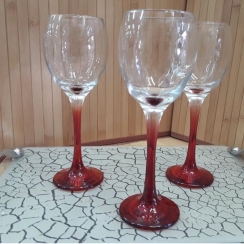 Ta�a para vinho p� vermelho