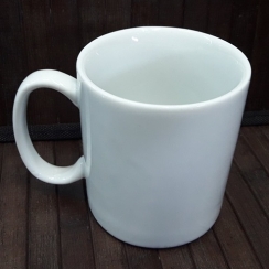 Caneca de porcelana branca